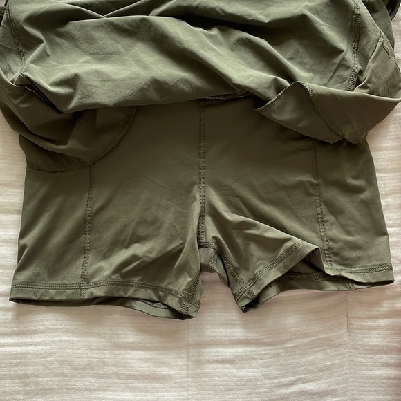 All in Motion mid rise skort. NWT. Size M. - Picture 2 of 3